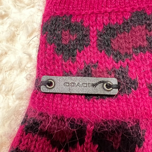 NWOT Coach Cranberry Ocelot Knit Sparkle Gloves - Picture 8 of 8